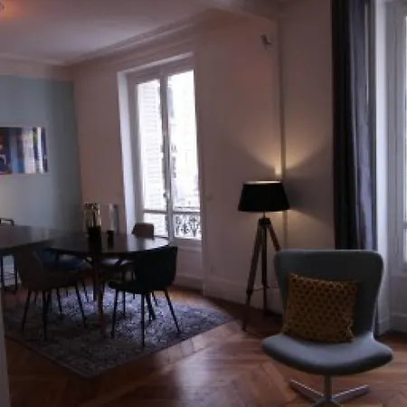 Luckey Homes Rue De Constantinople * Paris
